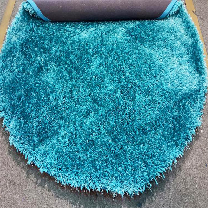 Solid color shaggy carpet