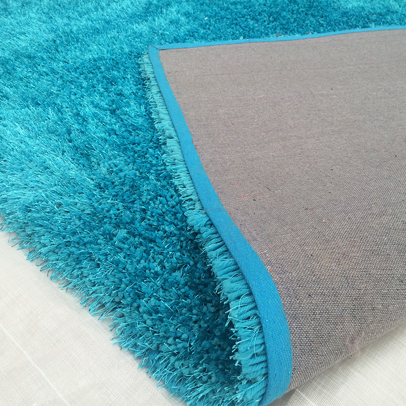 Solid color shaggy carpet